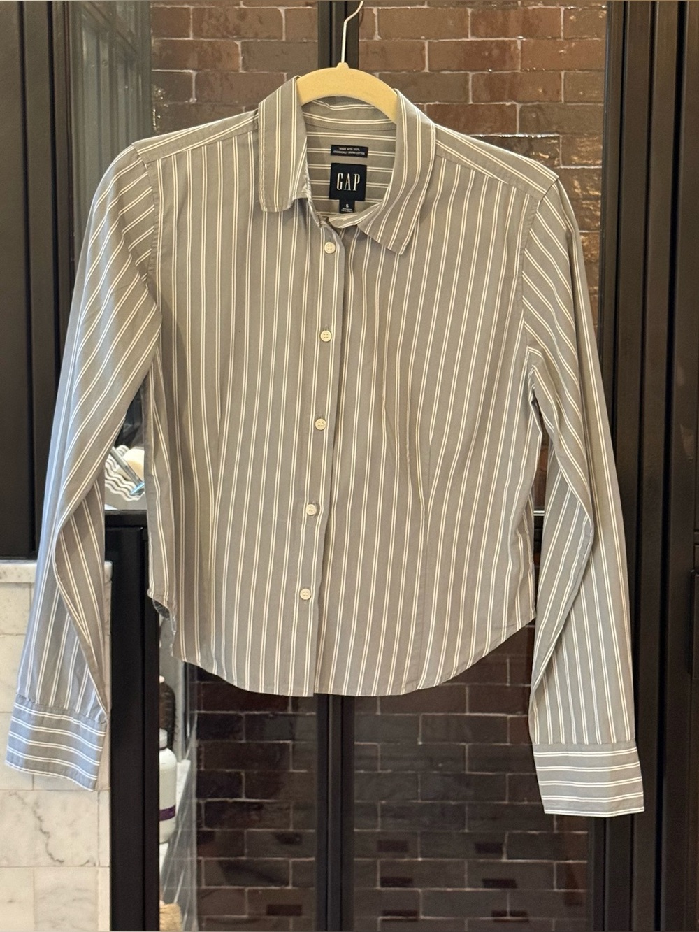 Gap grey and white stripe cropped cotton button up, size S